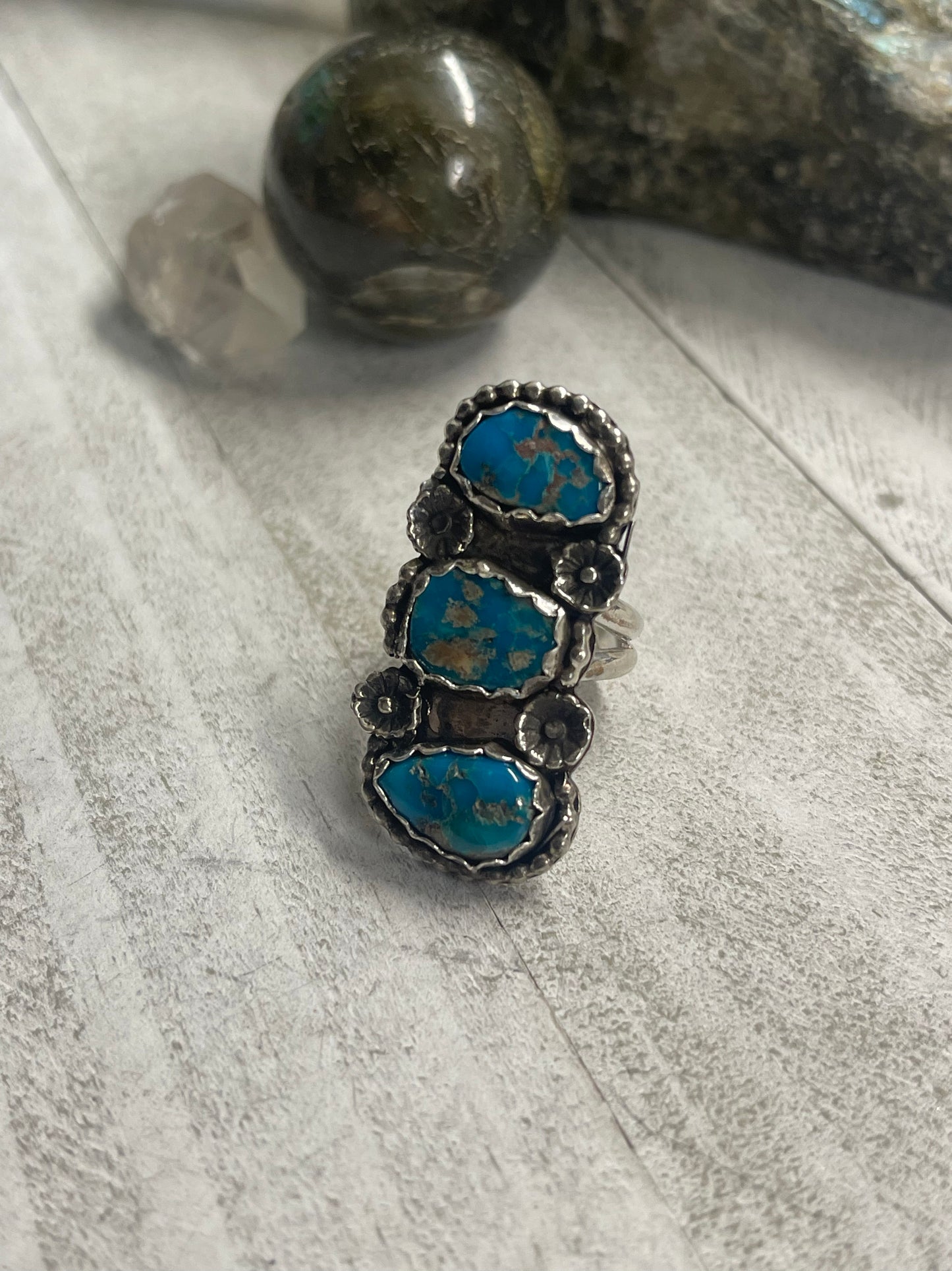 Turquoise Kingman vintage triple stone ring size 5.5